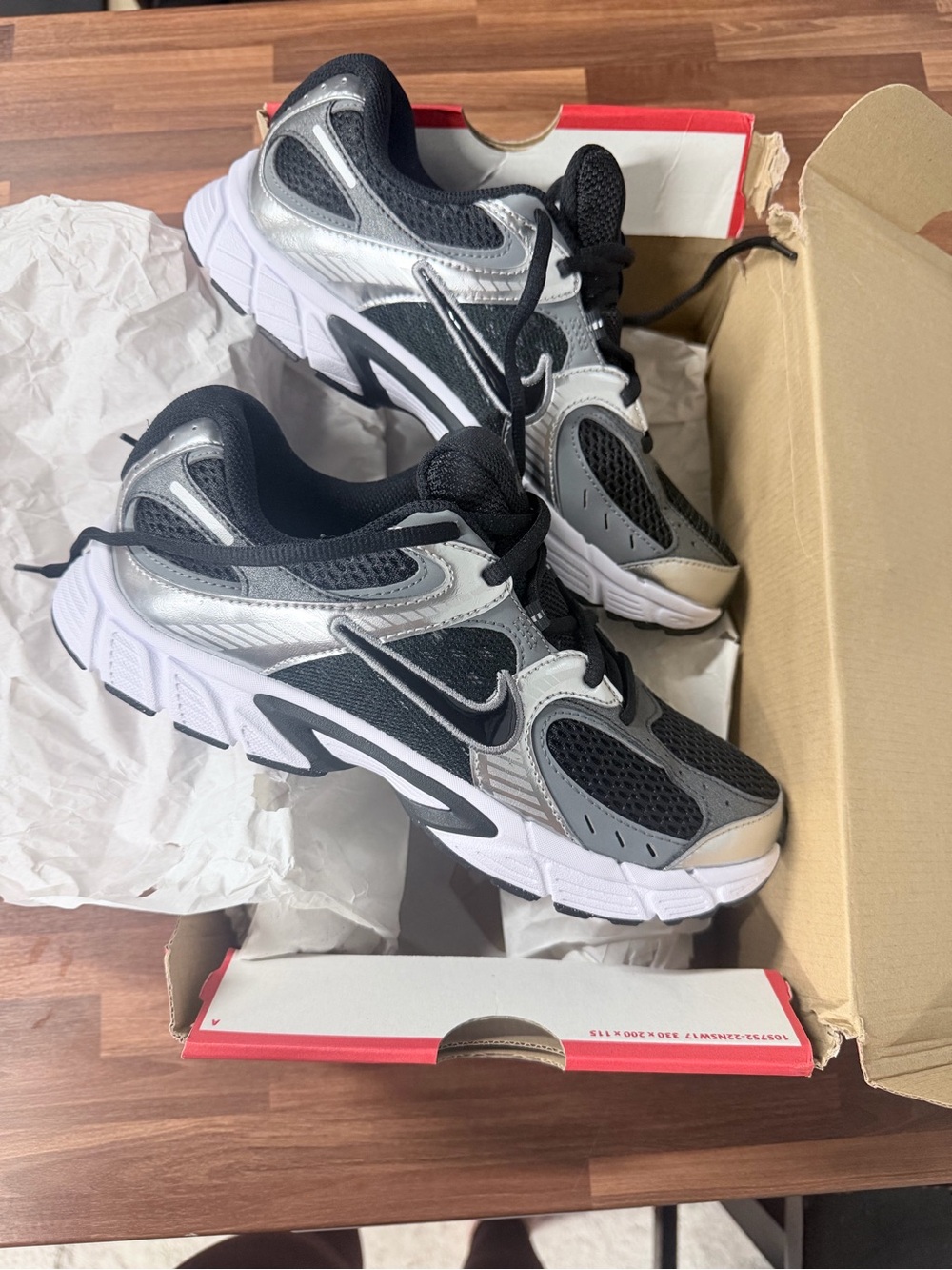 Nike kids V5 RNR Shoes Youth 6